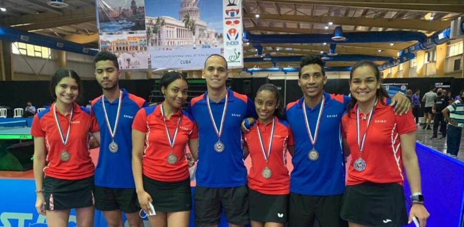 Los medallistas dominicanos Shary Muñoz, Abit Tejeda, Esmerlyn Castro, Isaac Vila, Yasiris Ortiz, Samuel Gálvez y Eva Brito.