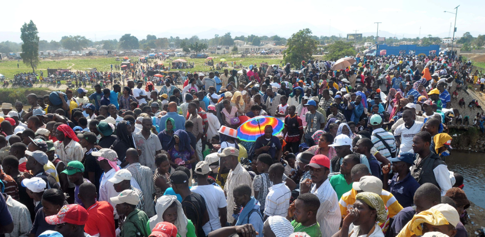 Haitianos que tratan de llegar al país por la frontera dicen que pasan hambre. ARCHIVO