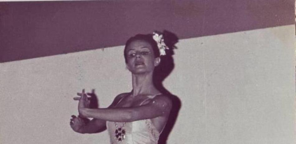 Patricia Ascuasiati deslumbró por su baile profesional en la danza dominicana.