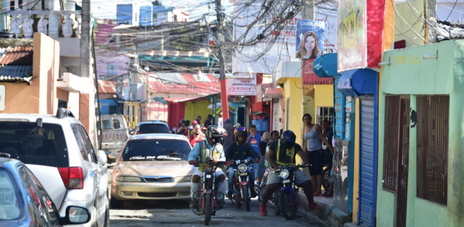 En La Ciénaga funcionan unas 17 juntas de vecinos formalmente establecidas que luchan por mejorar las condiciones de vida de los residentes en ese sector periférico del Distrito Nacional. JORGE MARTÍNEZ/LISTÍN DIARIO