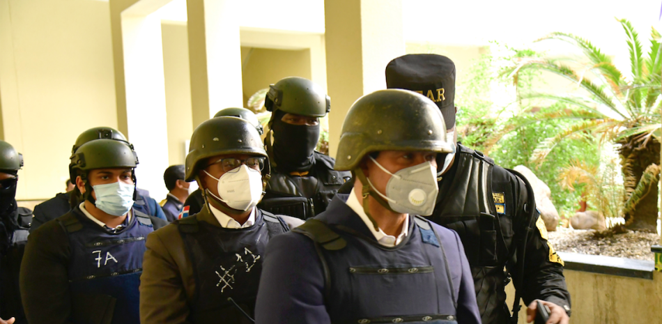 Parte de los encartados en el expediente del caso “Operación Coral”, durante un momento de su conducción a audiencia. /ARCHIVO