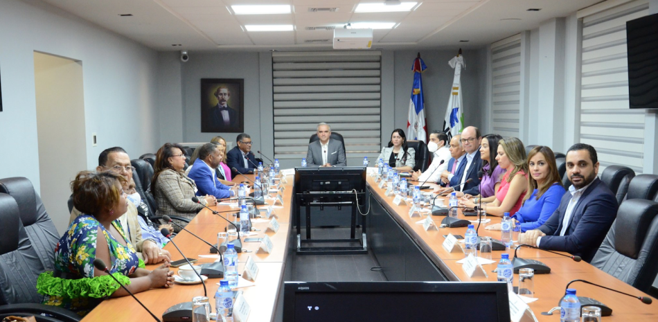 La reunión fue encabezda por el ministro de Trabajo y presidente del CNSS, Luis Miguel De Camps García. EXTERNA/
