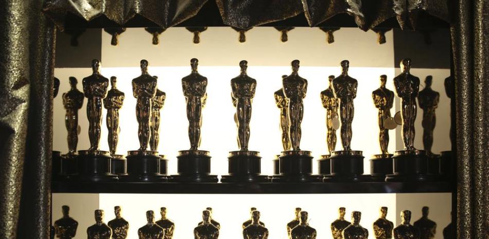 Estatuillas del Oscar entre bambalinas durante la gala de premios en el Teatro Dolby en Los Ángeles el 28 de febrero de 2016. (Foto por Matt Sayles/Invision/AP, archivo).
