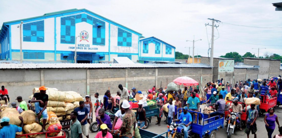 Haitianos protestan contra el aumento de impuestos.