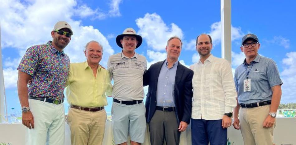 Hiram Silfa, Director de Golf del Grupo Puntacana, Don Frank Rainieri, Joel Dahmen, campeón defensor, John Norris, VP Senior Asuntos Empresariales PGA Tour, Frank Elías Rainieri, Presidente y CEO Grupo Puntacana, y Manuel Sajour, Director de Mercadeo del Grupo Puntacana.