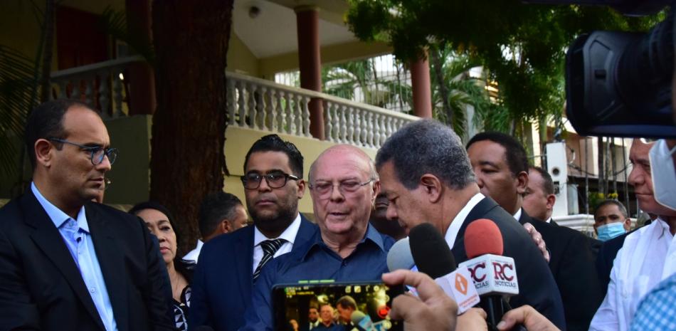 Los expresidentes Hipólito Mejía y Leonel Fernández durante su conversación con la prensa. Foto: JORGE CRUZ/LD