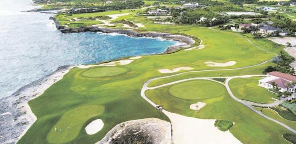 Vista aérea del campo de golf Los Corales, escenario desde el próximo del Puntacana PGA Tour de ese paradisíaco polo turístico.