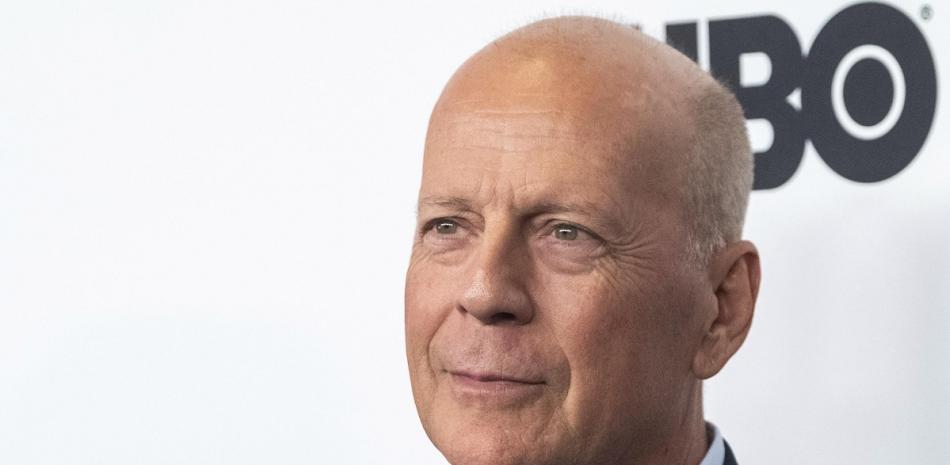 Bruce Willis se retira de la actuación luego de que le diagnosticaron afasia, una condición que causa la pérdida de la capacidad de comprender o expresar el habla, anunció su familia el miércoles. (Foto AP/Archivo).