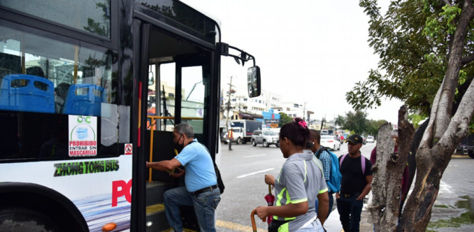 Los autobuses son más confortables, pero el pasaje más caro. JORGE MARTÍNEZ/LD