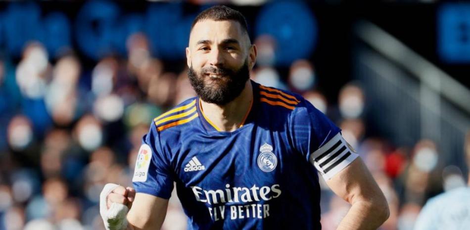 Karim Benzema marca un doblete y el Real Madrid triunfa
