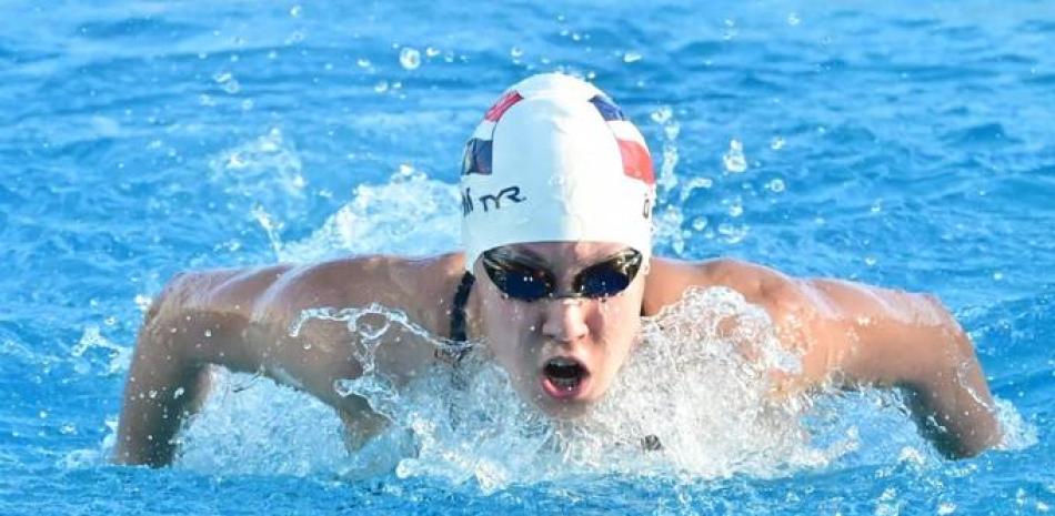 Kristal Lara en el momento en que realiza su gran jornada en la competencia de natación