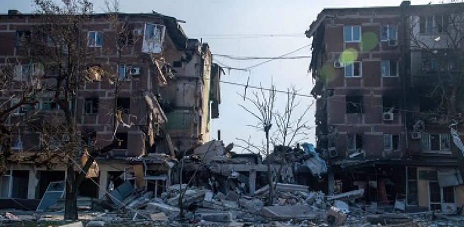 Edificios quemados en la ciudad de Mariúpol. Foto: EP