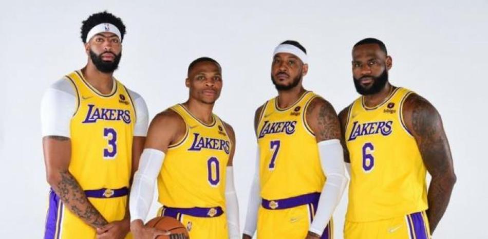 A pesar de la presencia de cuatro estelares históricos de la liga, los Lakers no pudieron pasar de la serie regular.