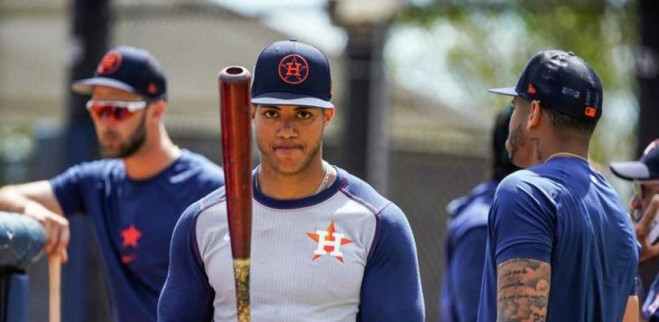 Jeremy Peña, torpedero de los Astros de Houston, hizo su debut en las Grandes Ligas en la jornada inaugural.