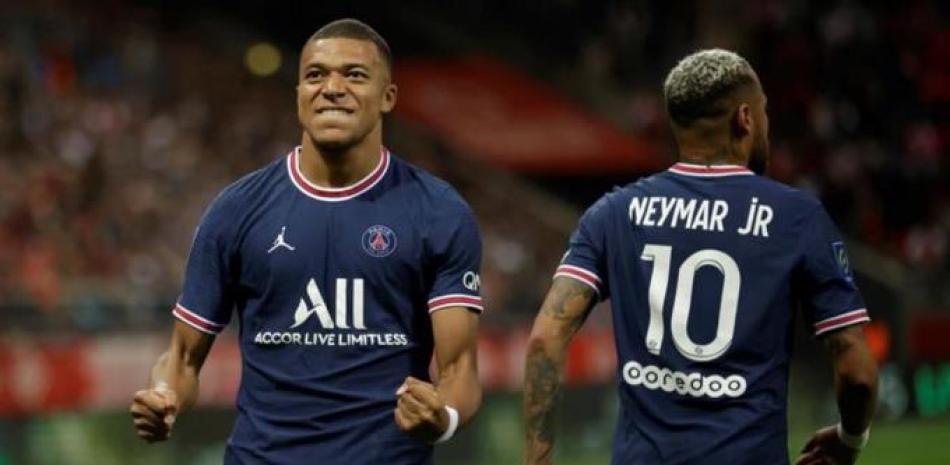 Kylian Mbappé y Neymar burlaron la débil defnesa del Clermont.