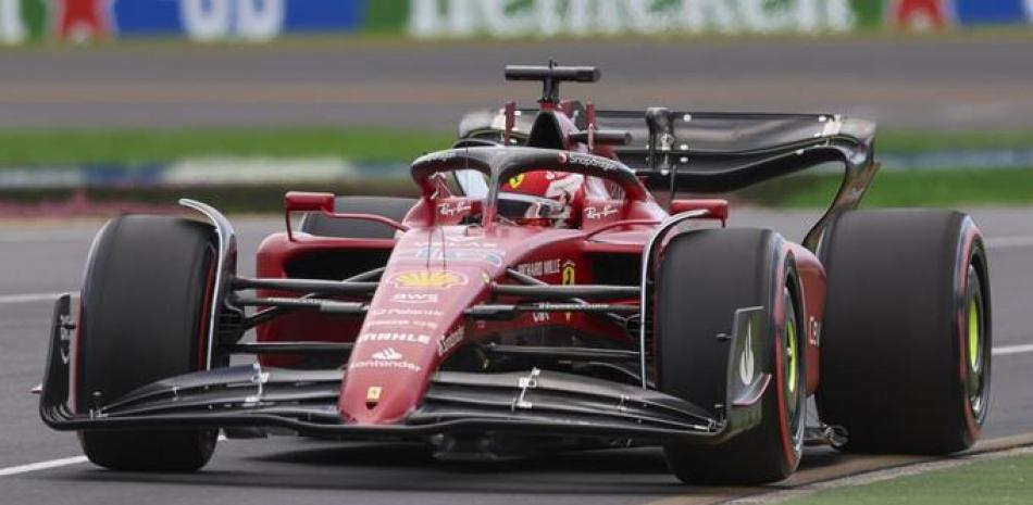 El piloto monegasco de Ferrari Charles Leclerc, durante la sesión de calificación para el Gran Premio de Australia, en Melbourne, Australia, el 9 de abril de 2022.