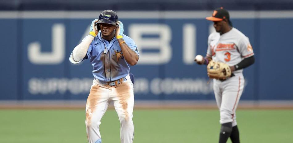 Wander Franco de los Rays de Tampa Bay celebra tras batear un doble ante los Orioles de Baltimore, el domingo 10 de abril de 2022.