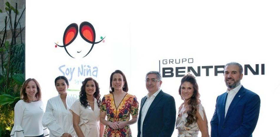 Representantes de Grupo Bentrani y Fundación Tropicalia