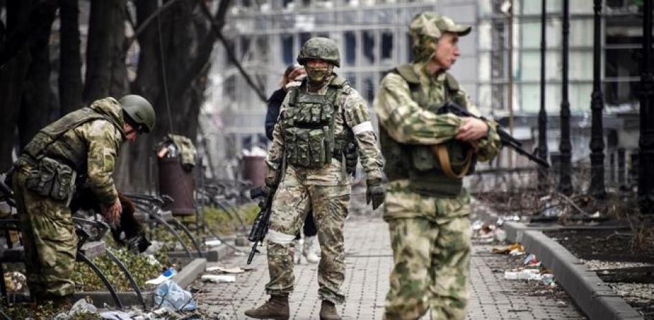 Soldados rusos en Mariúpol. Foto AFP.