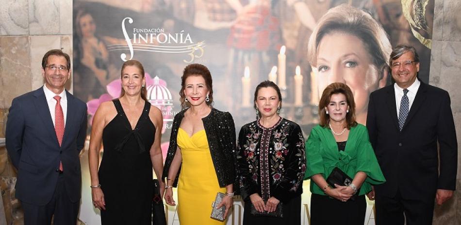 Juan Carlos Rodríguez Copello, Marisol Rodríguez Copello, Melba de Grullón, Margarita Miranda de Mitrov, Maritza de Bonetti y José Antonio Rodríguez Copello.