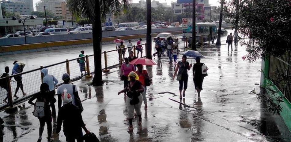 Lluvias en la ciudad de Santo Domingo. Foto de archivo.