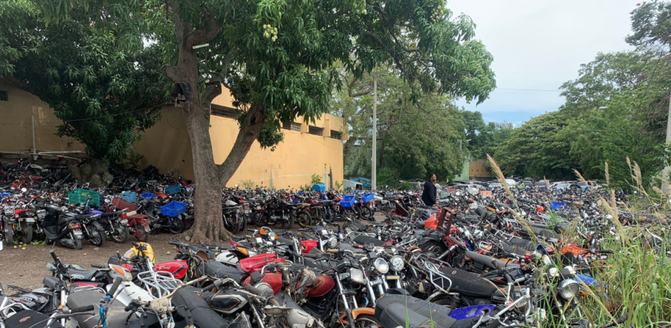 En Santiago también hay un cementero de vehículos, la mayoría motocicletas. ONELIO DOMÍNGUEZ/LD