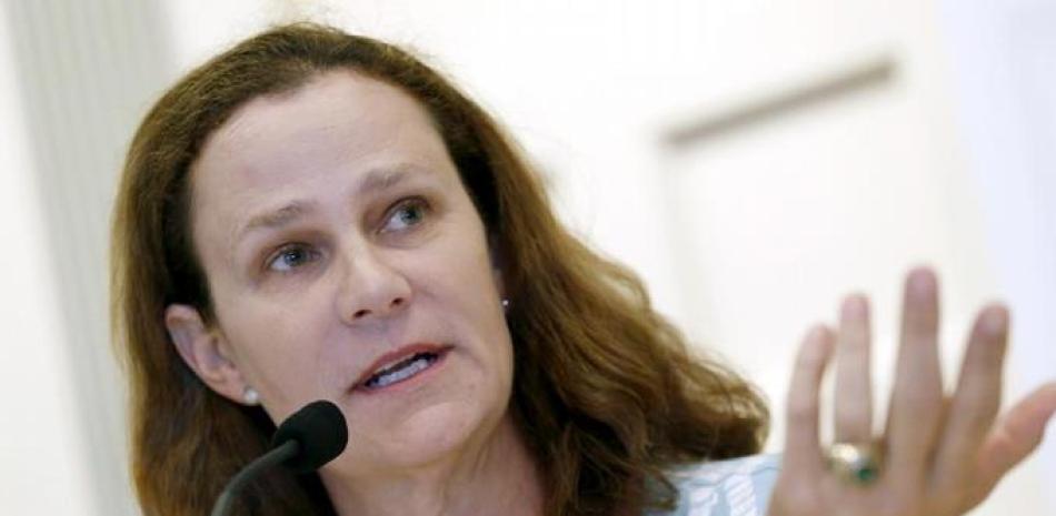 Pam Shriver habla en conferencia de prensa al anunciar a los nuevos integrantes del Salón de la Fama del Tenis Internacional en Newport, Rhode Island, en el 2015.