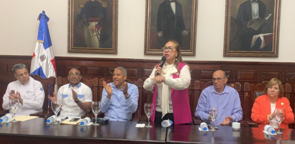 La gobernadora de Santiago, Rosa Santos, habla sobre el impacto de las inversiones del gobierno y su impacto social y económico en la jurisdicción. /ONELIO DOMÍNGUEZ