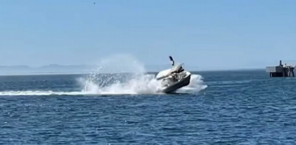 Choque de barco con la ballena. Captura de pantalla por Aristegui Noticias
