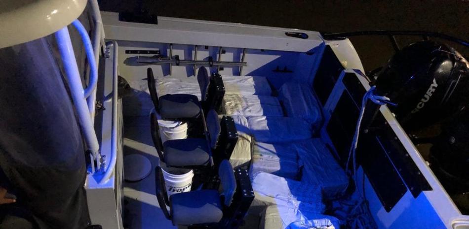 Droga confiscada en operación conjunta donde apresaron a ocho y ocuparon 1,402 paquetes de cocaína.

Foto: Comunicaciones DNCD.