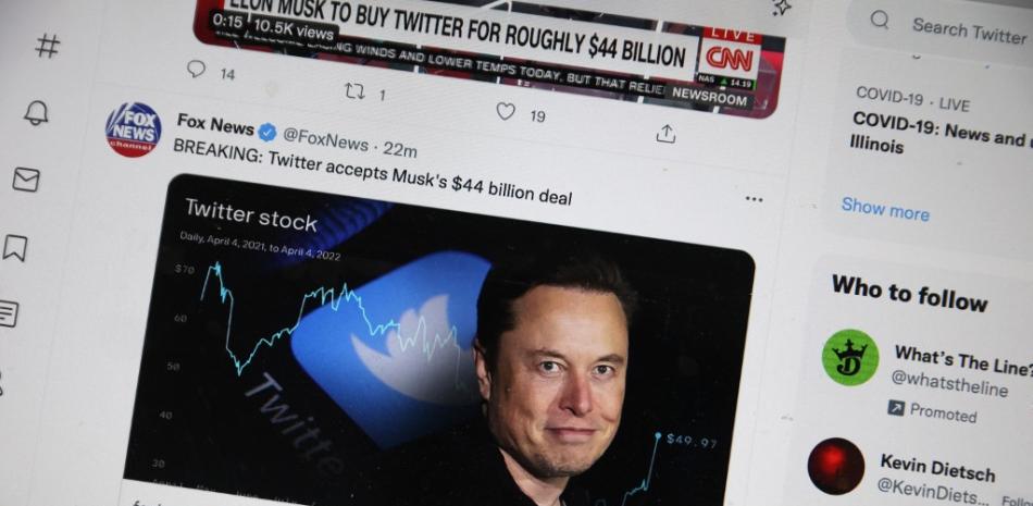 En esta ilustración fotográfica, las noticias sobre la oferta de Elon Musk para hacerse cargo de Twitter se tuitean el 25 de abril de 2022 en Chicago, Illinois.

Foto: SCOTT OLSON / GETTY IMAGES AMÉRICA DEL NORTE / Getty Images vía AFP