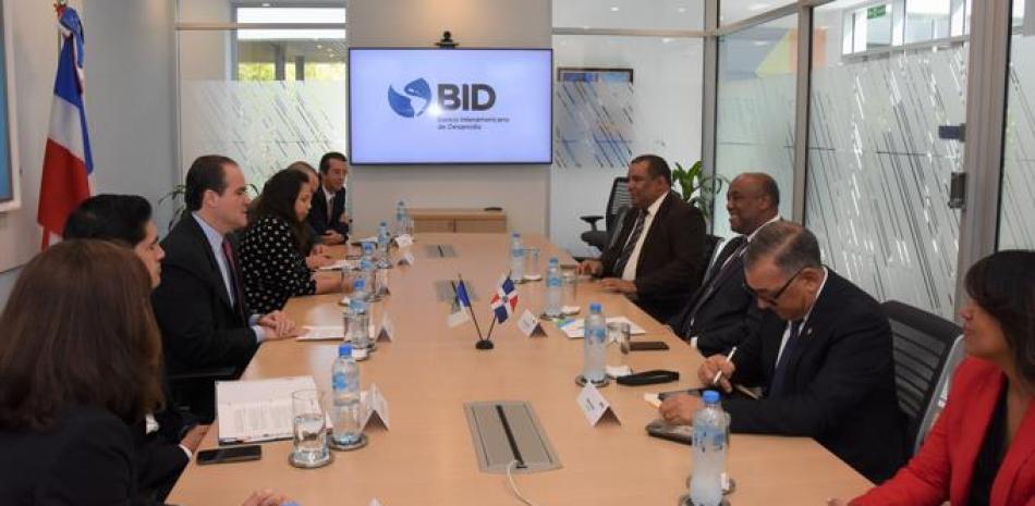 Los ejecutivos del BID vistaron al presidente Luis Abinader/Externa