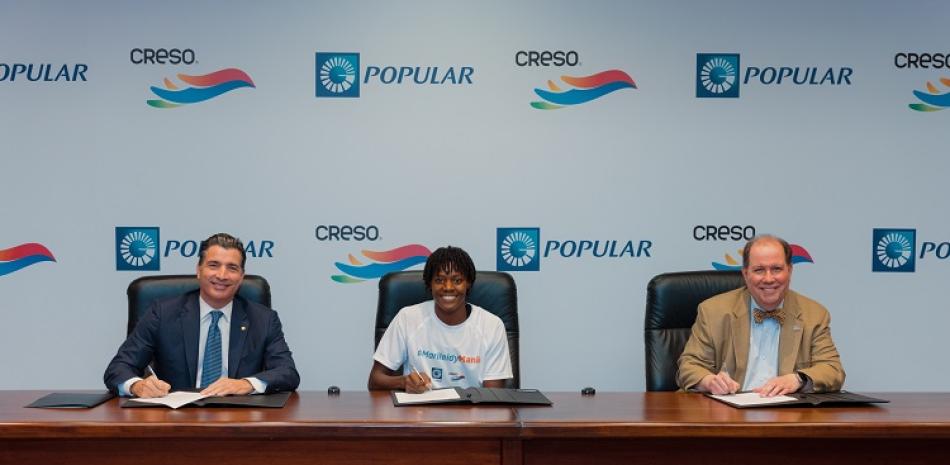 Christopher Paniagua, Marileidy Paulino y Felipe Vicini durante la firma del acuerdo.