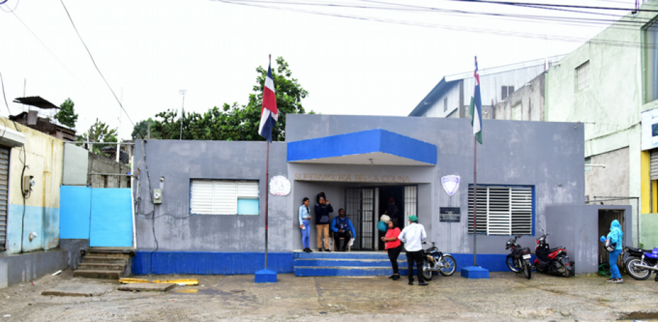 El destacamento policial de Bella Colina, donde está la “carcelita”. LISTÍN DIARIO