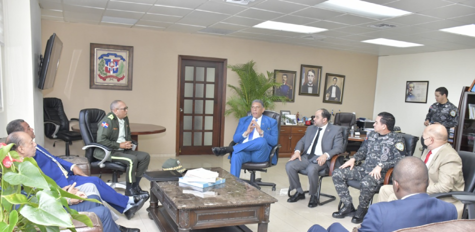 La reunión entre el ministro de Interior y Policía y los directores de la PN y Digesett.