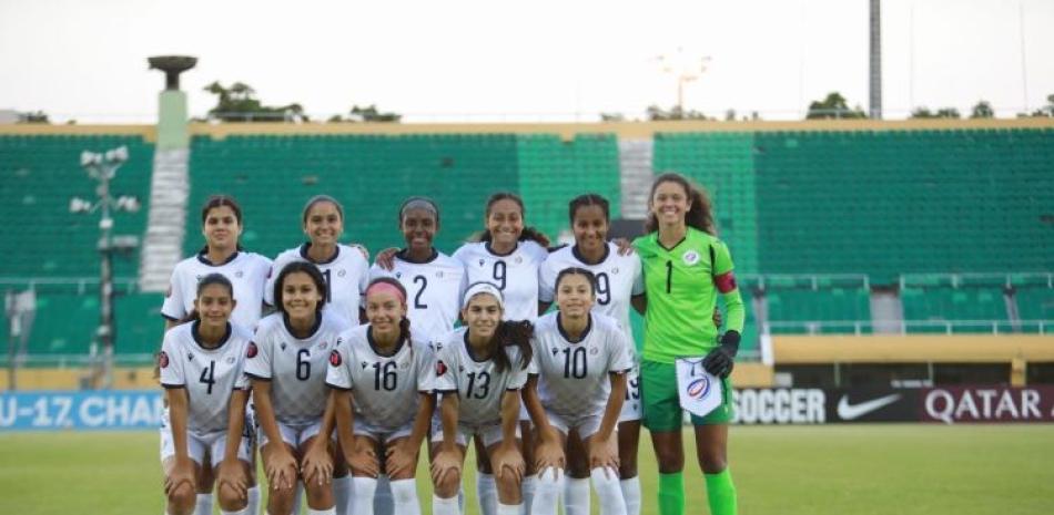 Integrantes del equipo Sub-17 dominicana de fútbol femenino que avanzó a los octavos de final en el Premundial.