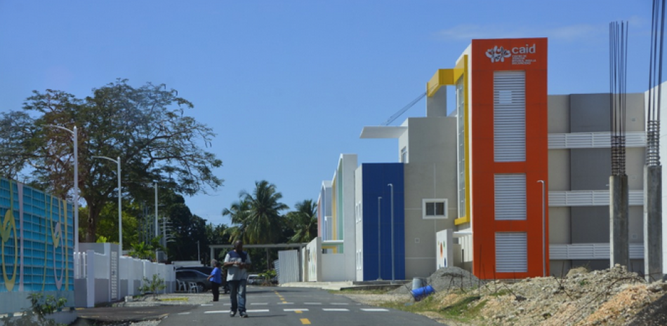 Centro de Atención In­tegral para la Discapacidad (CAID) de Santo Domingo Este en construcción. Foto de archivo