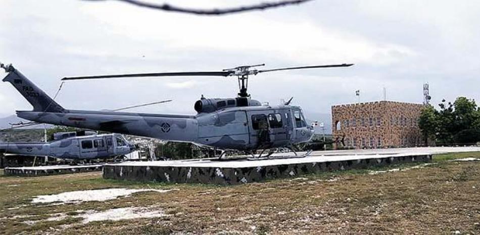 Tres helicópteros, dos de la Fuerza Aérea Dominicana y uno del Ejército, fueron trasladados a Jimaní y permanecen en el helipuerto de esa ciudad fronteriza.