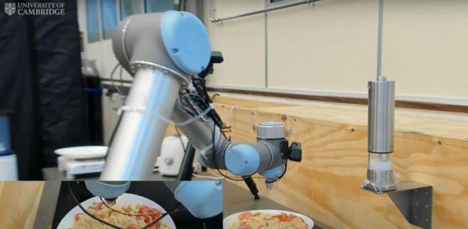 Robot chef probando comida - UNIVERSIDAD DE CAMBRIDGE