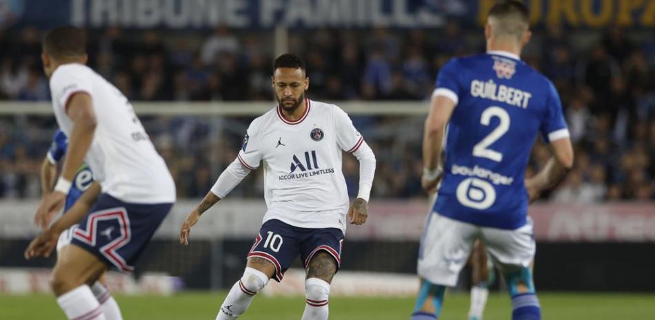 En foto del 29 de abril del 2022, Neymar del Paris Saint-Germain en acción durante el encuentro ante el Estraburgo en la liga francesa.