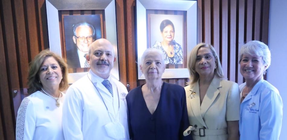 Emma Guzmán, Víctor Pou Soares, Margarita Rosado de Quiñónes, Luisa González y Elfida Sánchez.