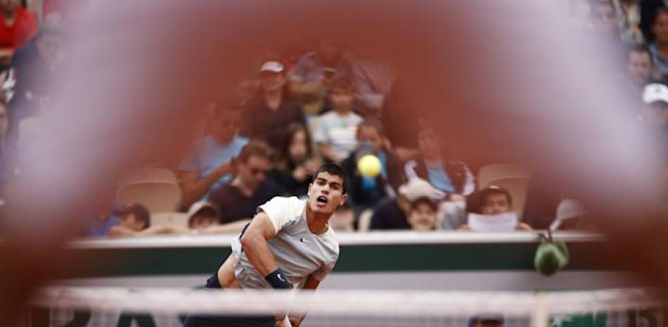 Carlos Alcaraz tuvo que jugar 4 horas y 34 minutos para superar la segunda ronda del Roland Garros.
