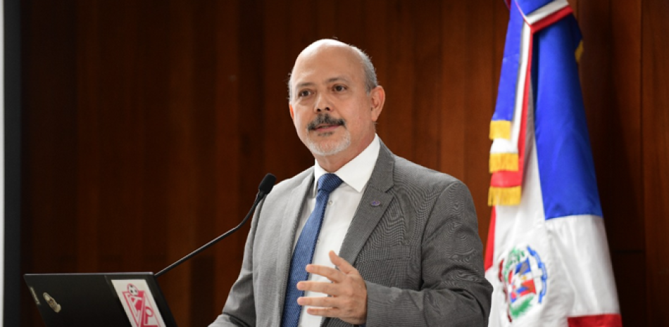 El doctor Víctor Pou Soares, director del Instituto Dermatológico.