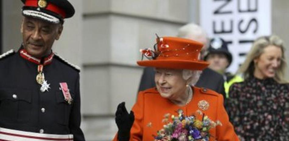 La reina Isabel II de Gran Bretaña visita el Museo de Ciencia en Londres, el jueves 7 de marzo del 2019.

Foto: Simon Dawson/Pool vía AP