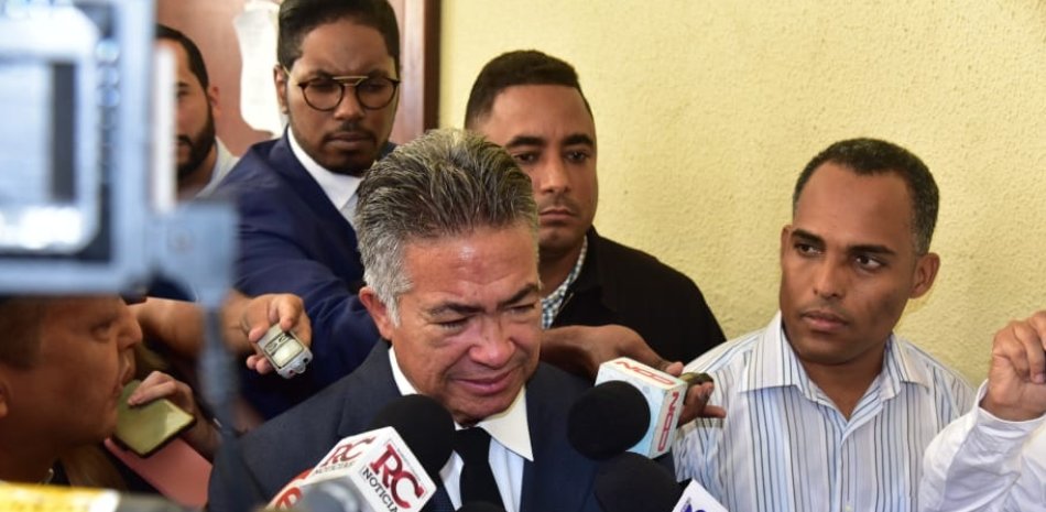 El mayor general retirado Rafael Peña Antonio, llora luego que el tribunal lo declaró no culpable en el caso de los Super Tucano. JORGE L. MARTÍNEZ