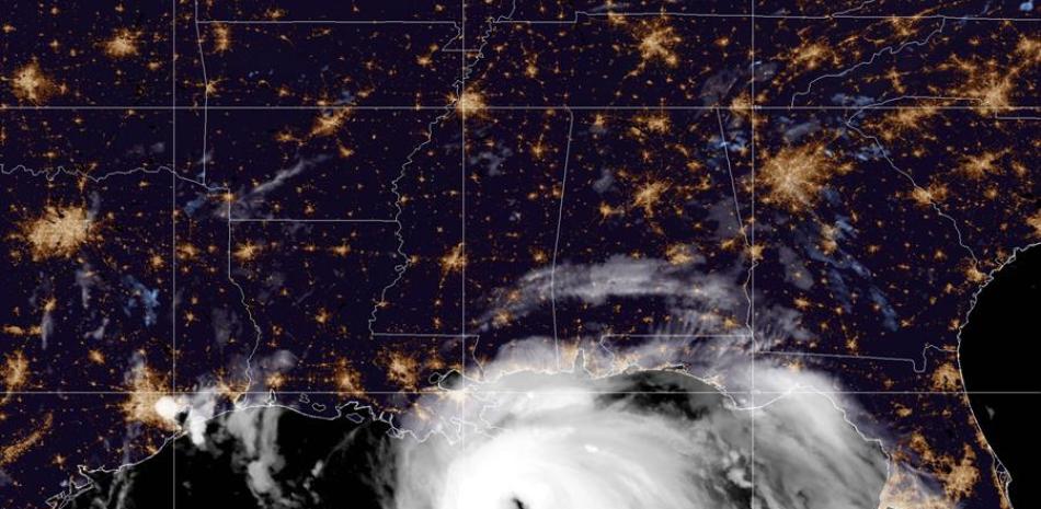 Fotografía satelital del Golfo de México cedida por la Administración Nacional de Océanos y Atmósfera (NOAA) de Estados Unidos. EFE