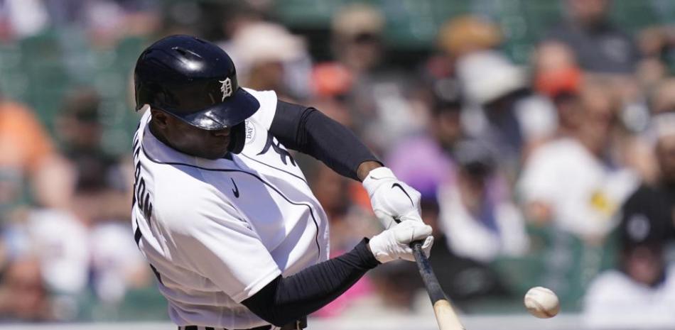 Daz Cameron pega un cuadrangular de dos carreras por los Tigres de Detroit, en el octavo inning del juego ante los Mellizos de Minnesota.