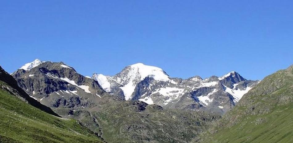 En el centro, la cima del piz Bernina, en Graubünden, con vistas al Val da Fain. © SABINE RUMPF