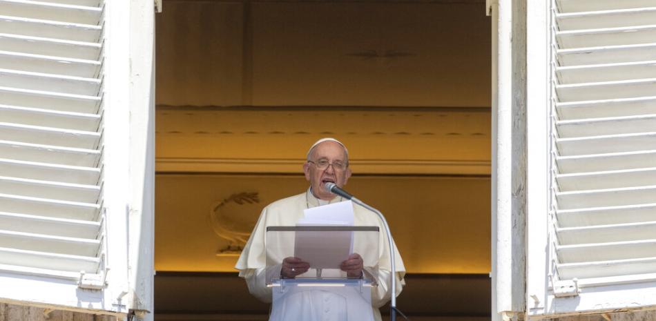 El papa Francisco en su balcón sobre la Plaza de San Pedro en el Vaticano el 22 de mayo del 2022.

Foto: AP foto/Andrew Medichini