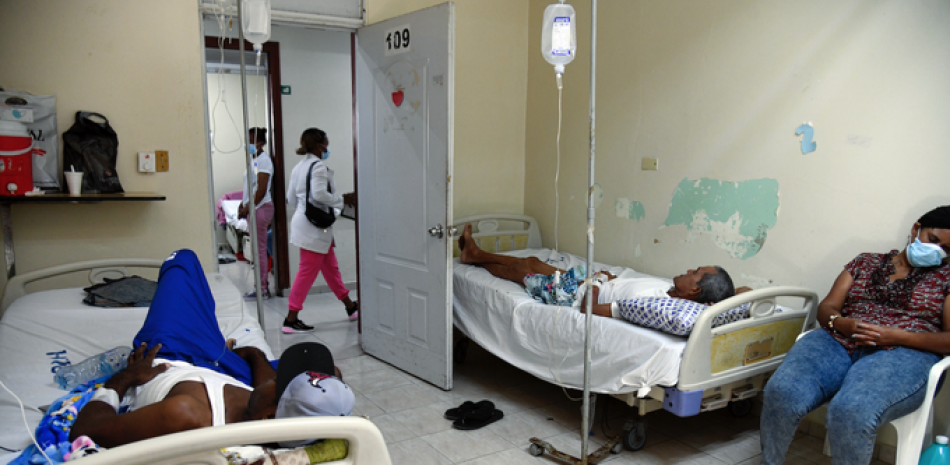 El hospital universitario Salvador B. Gautier está afectado debido a una fuerte crisis en sus servicios médicos y de atención a cientos de pacientes que acuden. JOSÉ MALDONADO